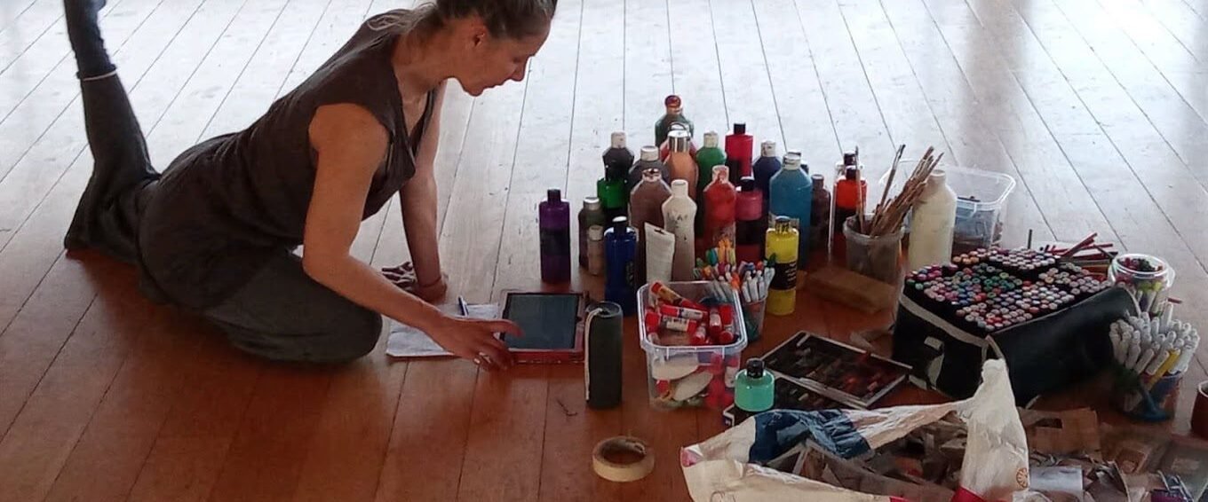 Matériel d'atelier préparé au sol